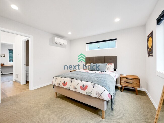 Building Photo - New Spacious 3 Bed 2.5 Bath Town home for Rent!