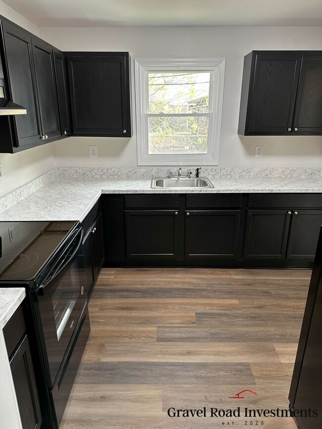 Building Photo - Beautifully Remodeled 3-Bedroom, 1-Bathroom House with Fenced Backyard