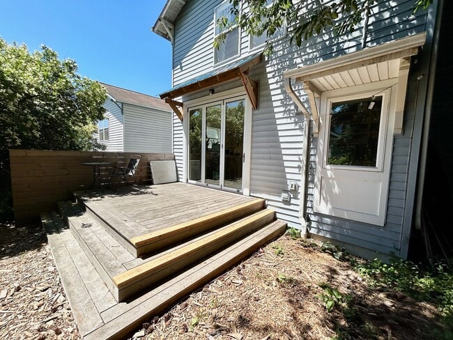 Building Photo - PRAGER DUPLEX