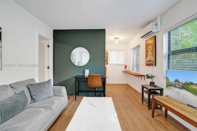 Building Photo - 754 NE 40th St