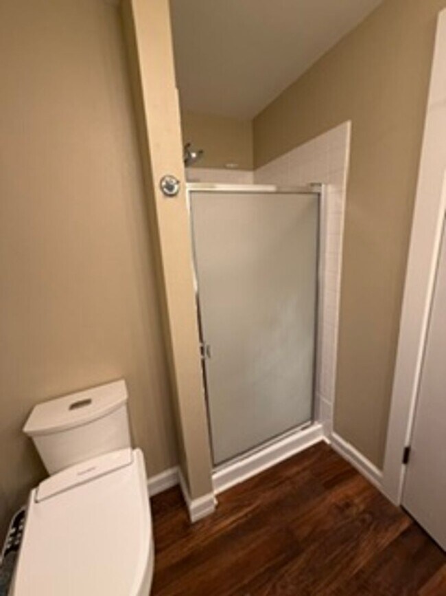 Building Photo - Charming, Spacious, Updated Home in Lake Oswego!