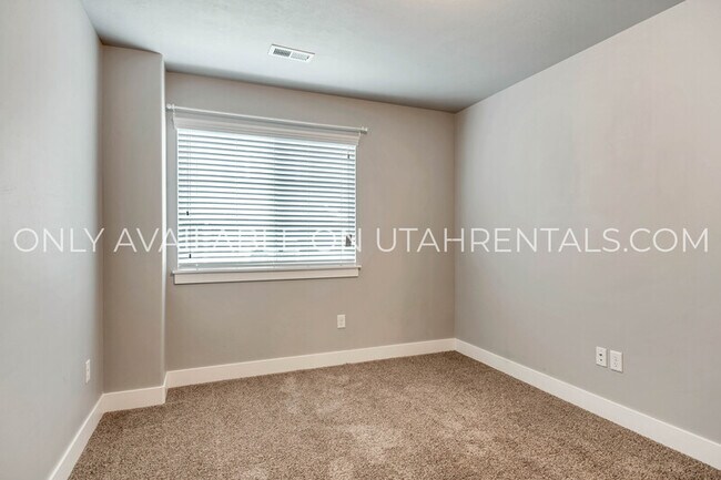 Building Photo - 1828 W 761 S