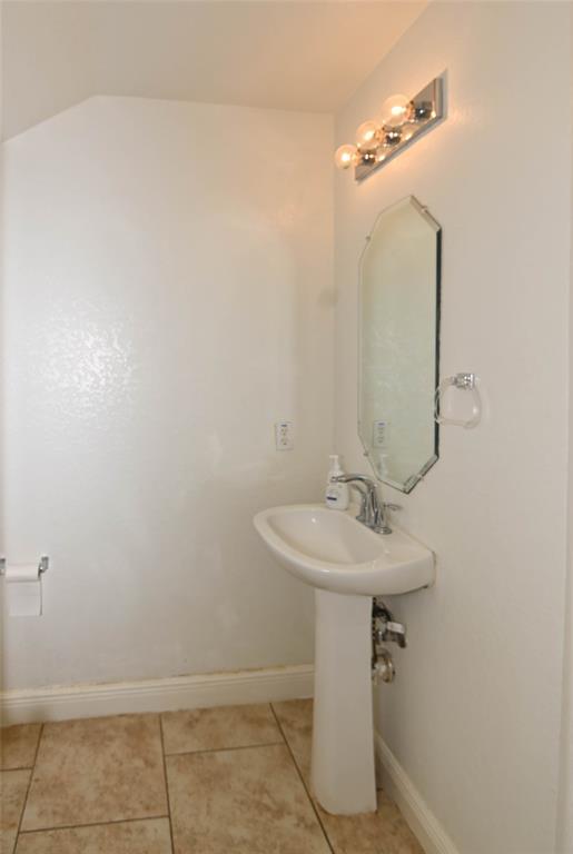 Building Photo - 8707 Westbrook Forest Dr