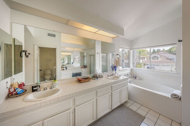 Building Photo - 8 Vistamar, Laguna Niguel