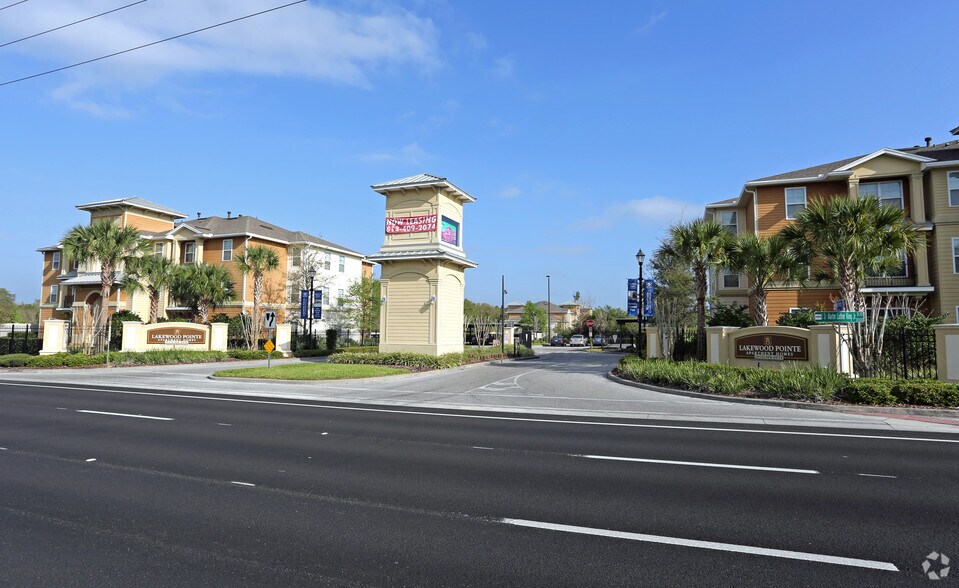 Building Photo - Lakewood Pointe