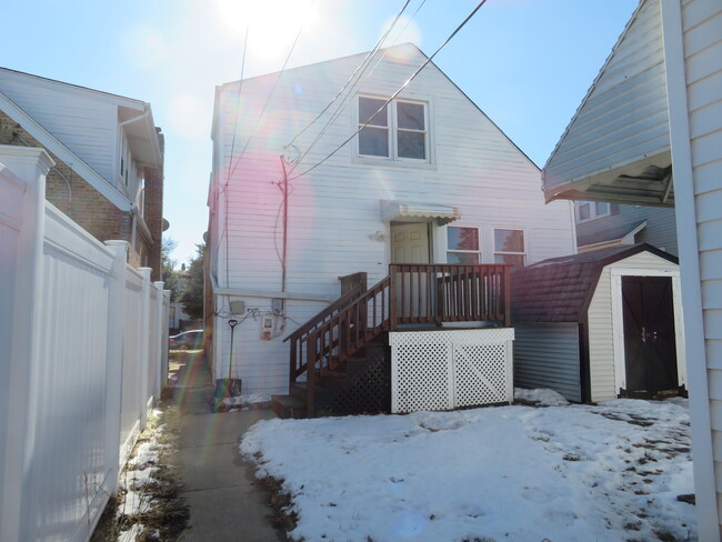 Building Photo - 6948 W Wellington Ave