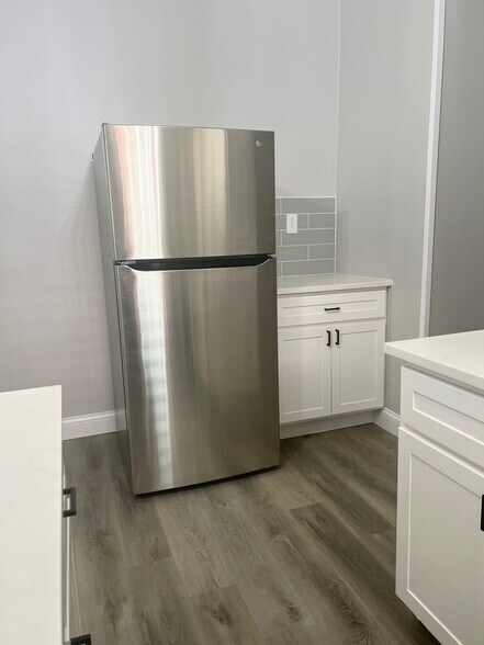 Kitchen 1 - 4622 Shenandoah Ave