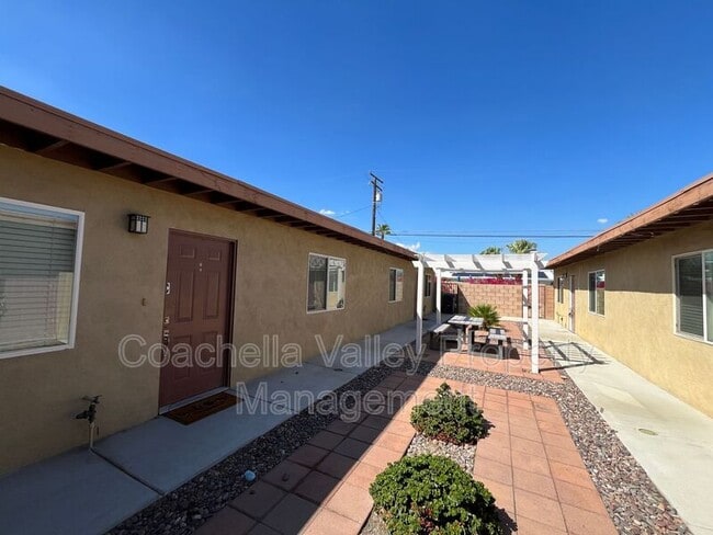 Building Photo - 422 Rosa Parks Rd