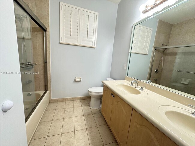 Building Photo - 2841 Poinciana Cir