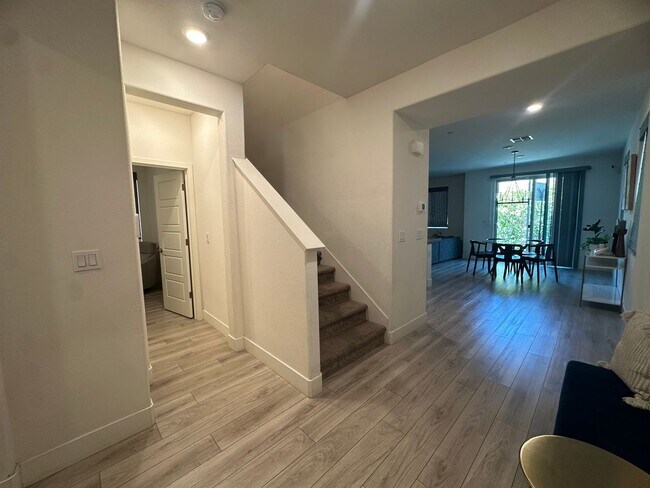 Building Photo - Available Soon!! Gorgeous 5 Bedroom in Elk Grove!!