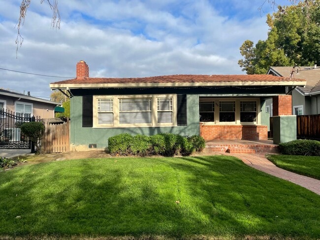 Primary Photo - WILLOW GLEN - Well Maintained 2/1.5 In Bea...