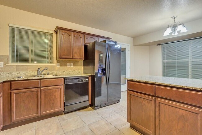 Building Photo - 3925 Hueco Valley Dr