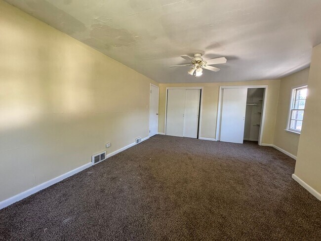 Building Photo - 1127 Lodge Ave