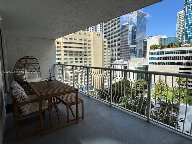 Building Photo - 1200 Brickell Bay Dr