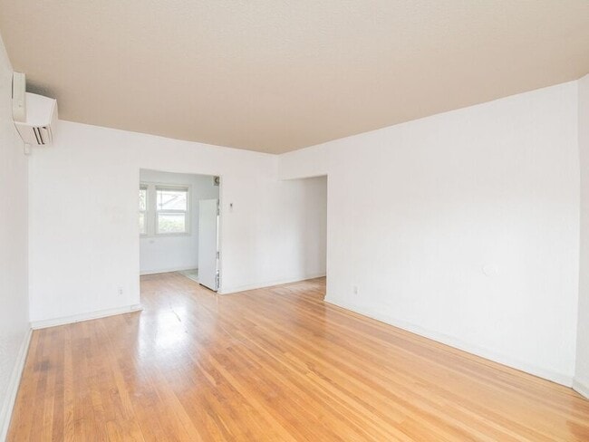 Building Photo - 927 NE Alberta St