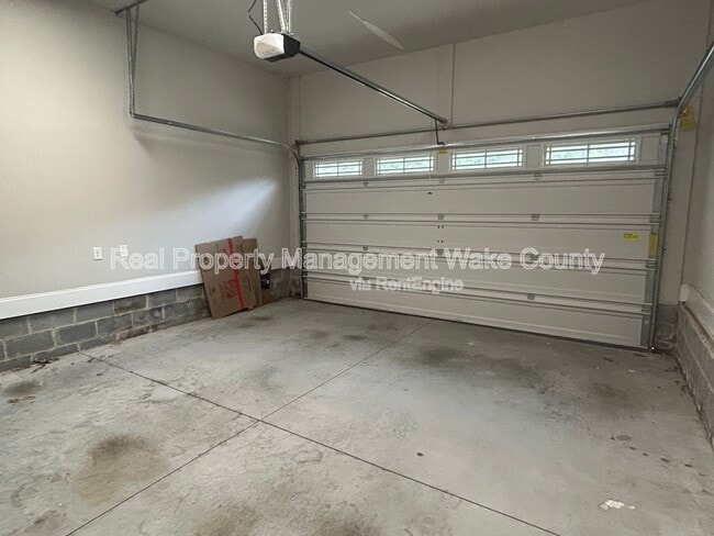 Building Photo - 5412 Robbins Dr