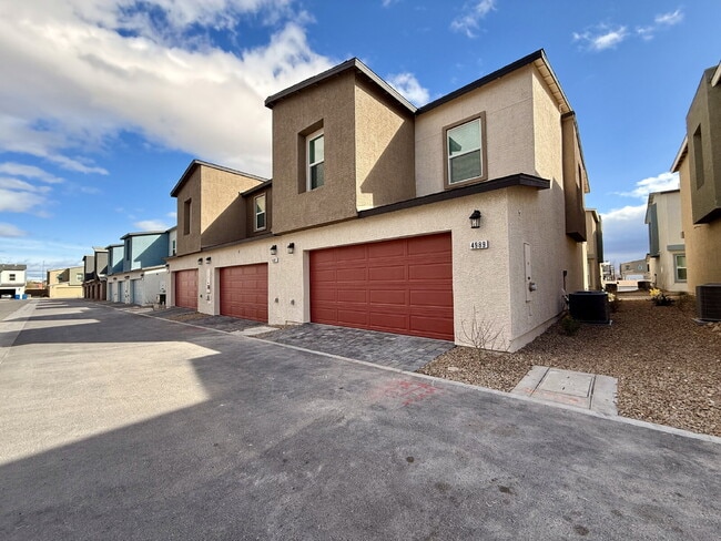 Building Photo - 3 BED 2.5 BATH 2 CAR GARAGE TOWNHOUSE W/ LOFT FOR RENT!!!