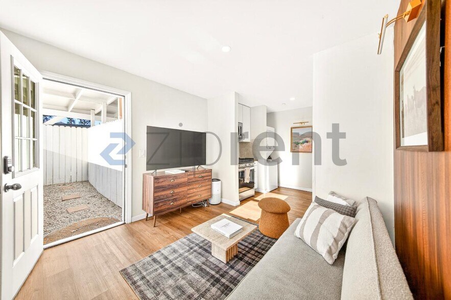 Building Photo - 12877 Borden Ave