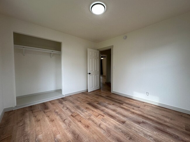 Building Photo - Newly Remodeled 3 bedroom house in Roseburg