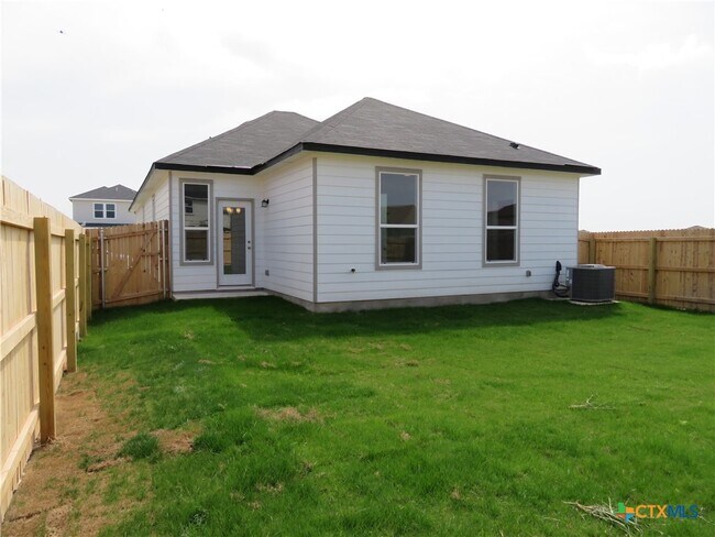 Building Photo - 352 Blacktail Dr