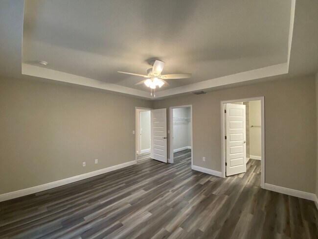 Building Photo - Custom Home - Desirable SE Ocala Neighborh...