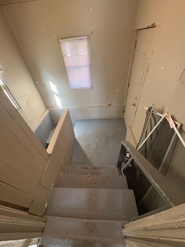 Building Photo - 2 Bedroom / 1 bathroom House in Peoria, IL