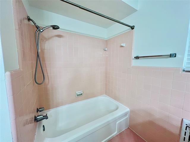 Building Photo - 8715 Labron Ave