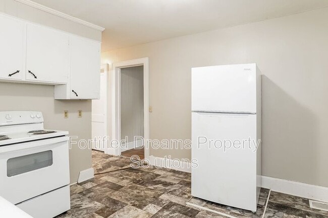 Building Photo - 726 W 25 1/2 St