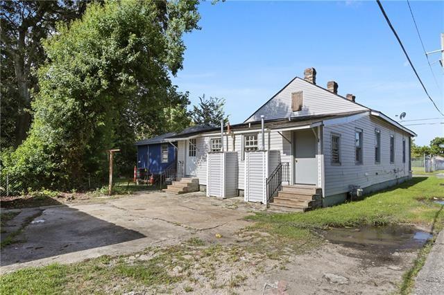 Parking - 1102 Hendee St