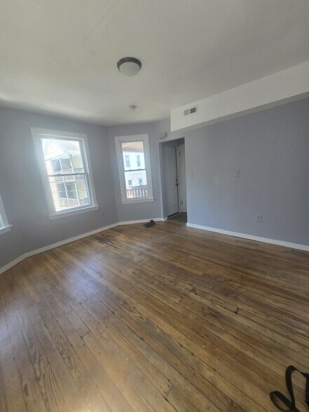 Building Photo - 13 Poplar Pl