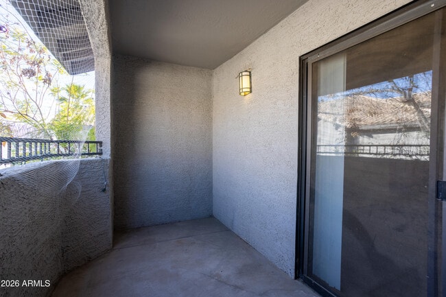 Building Photo - 2025 E Campbell Ave