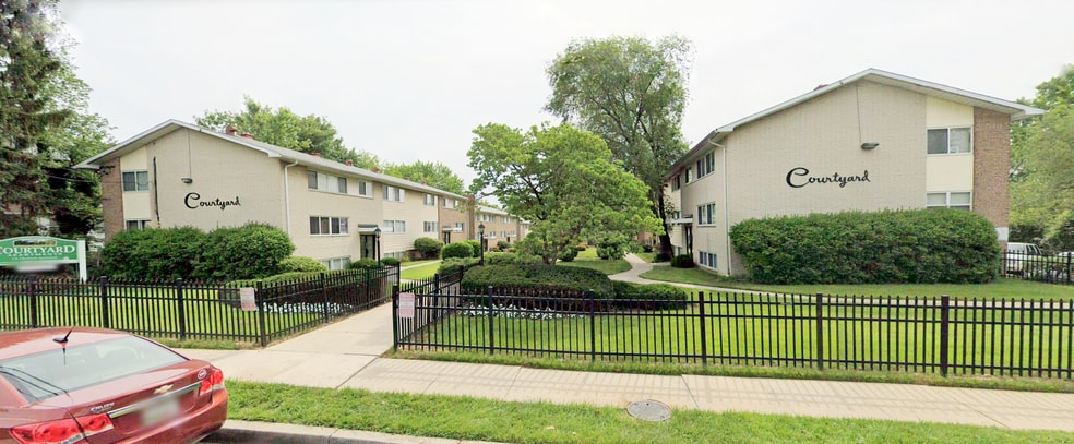 Primary Photo - Courtyard Apartments