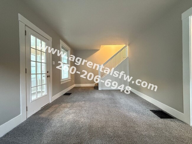 Building Photo - 3207 Dinnen Ave
