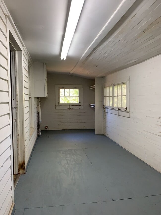 Building Photo - 517 Willow St