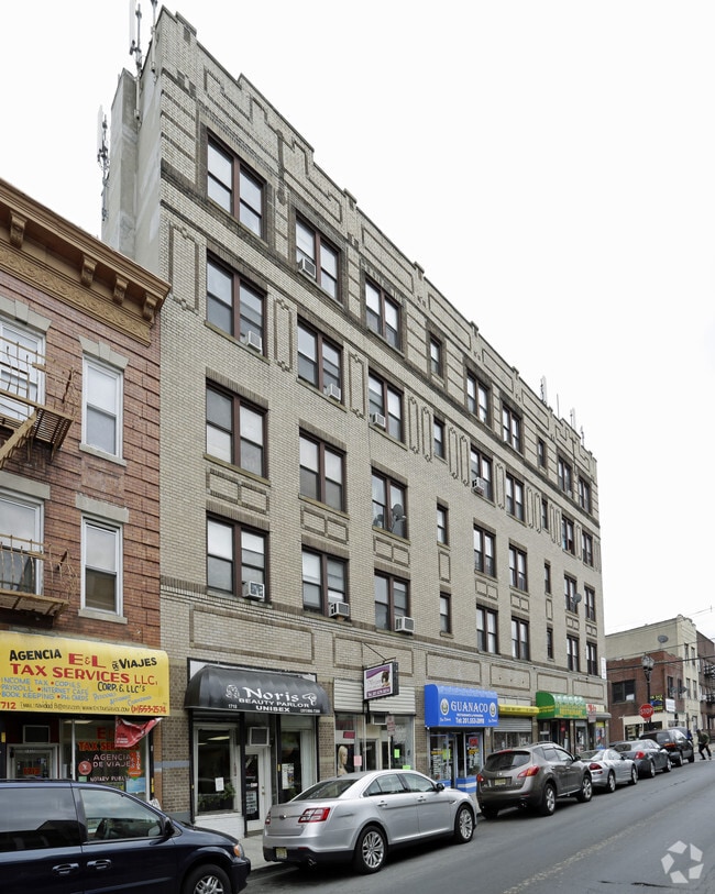 Building Photo - 424 17th St
