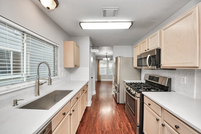 Building Photo - 1536 Kew Garden Dr