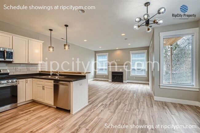 Building Photo - 6842 N Mears St