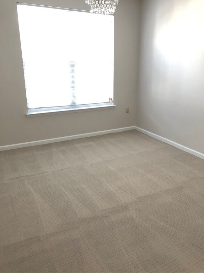 Building Photo - Two-Level Condo Walk in Heart of Revitaliz...