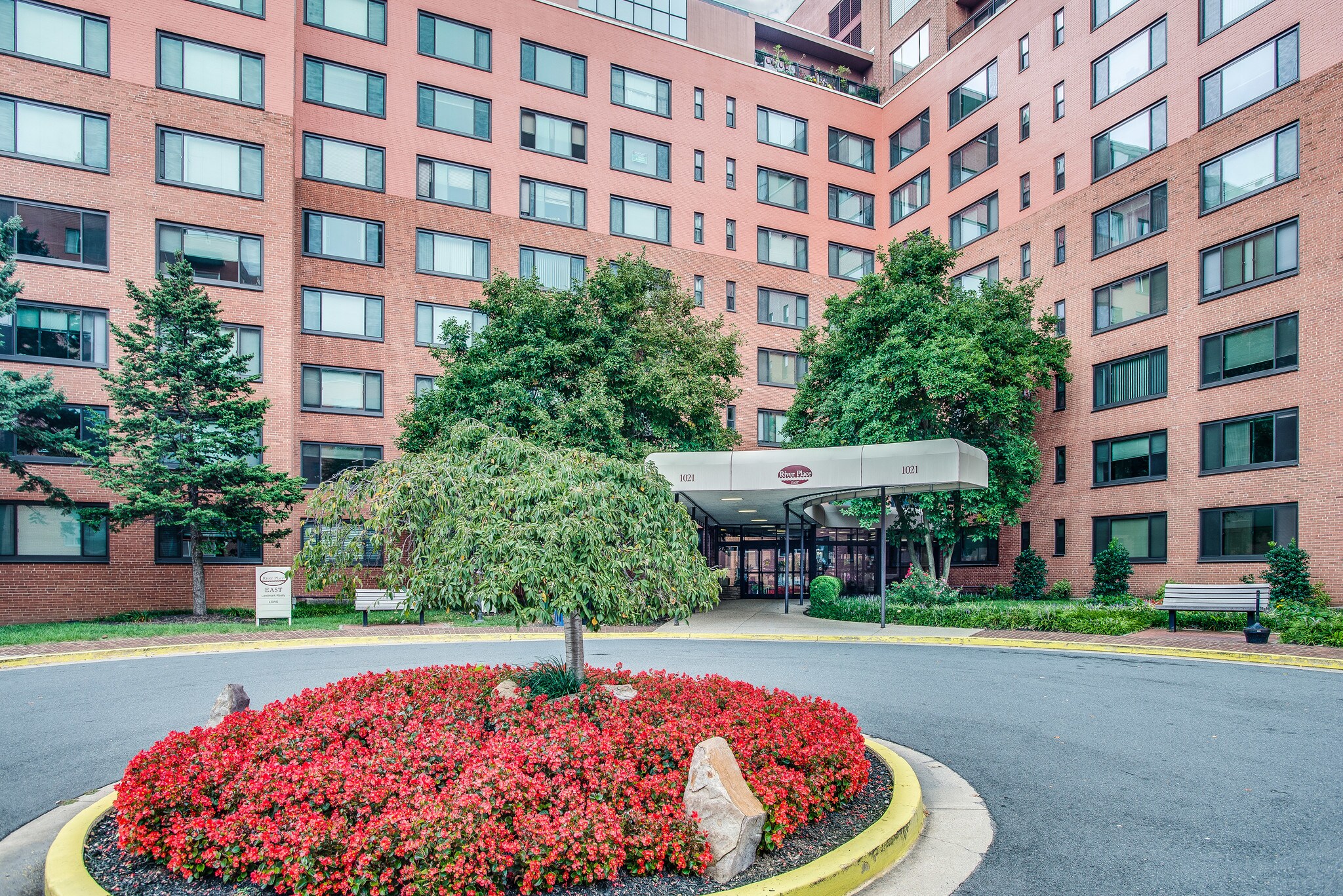 BUILDING - 1021 Arlington Blvd