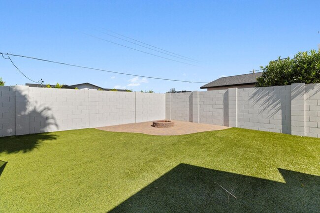 Building Photo - 6508 N 85th Pl