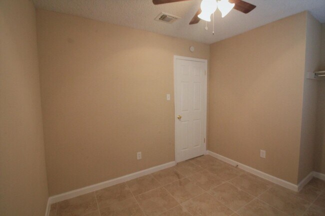 Building Photo - 6338 Glenhagen Dr