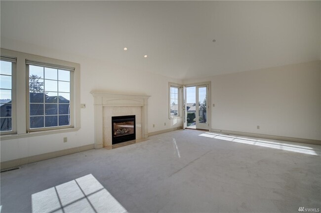 Building Photo - 8479 NE Woodland Cove Dr