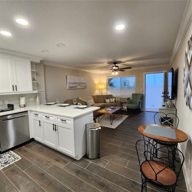 Building Photo - 8535 Blind Pass Dr