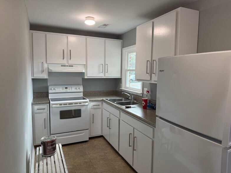 Building Photo - 244 Luden Dr