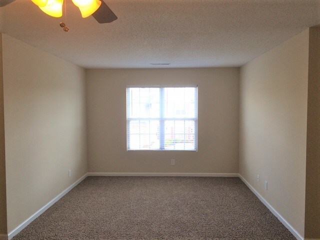 Building Photo - 696 Pimlico Dr