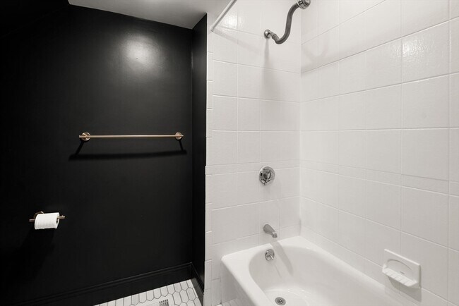 Building Photo - 166 O St