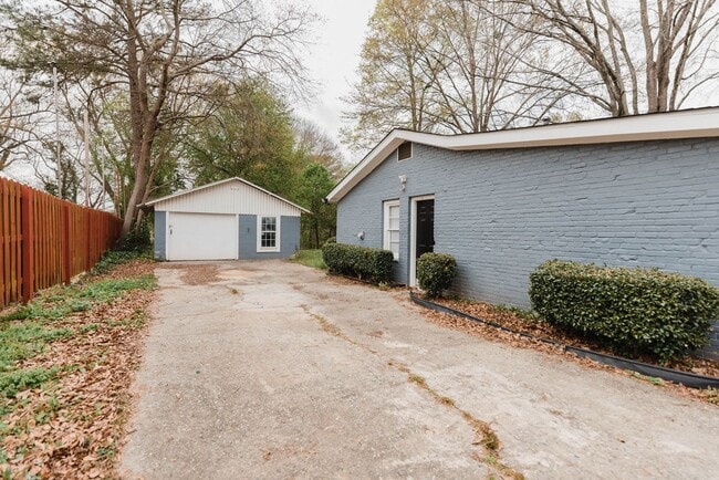 Building Photo - Cute 4/2 in Smyrna