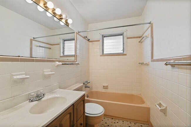 Building Photo - 839 Greg Dr