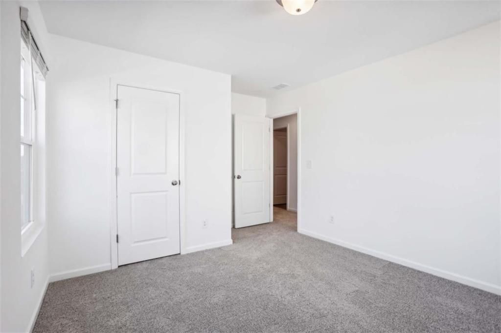 Building Photo - 2165 Boxwood Cir