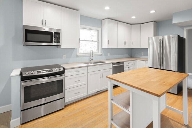 Building Photo - Biltmore Forest Home